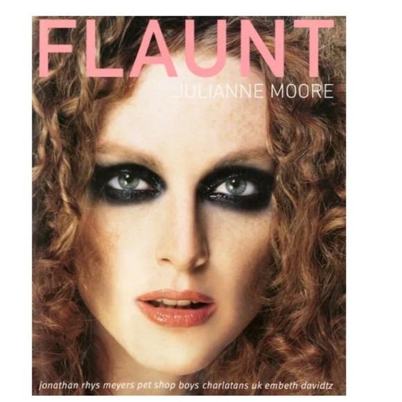Famous issue of FLAUNT Magazine - Julianne Moore - Picture 2 of 2